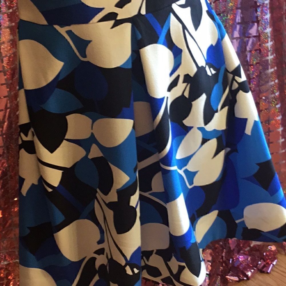 NWOT sleeveless dress in bright bold pattern in size 4 by TAYLOR - Picture 5 of 13